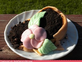 Epicute: Broken Flower Pot Cupcake