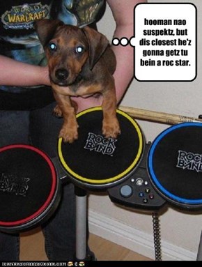 hooman nao suspektz, but dis closest he'z gonna getz tu bein a roc star.