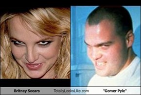 Britney Soears Totally Looks Like "Gomer Pyle"
