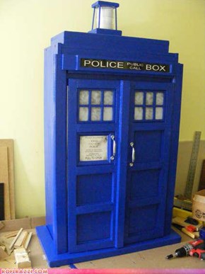 TARDIS Bookshelf! Can You Dig It?!
