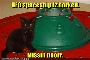 UFO spaceship iz borked.   Missin doorr.